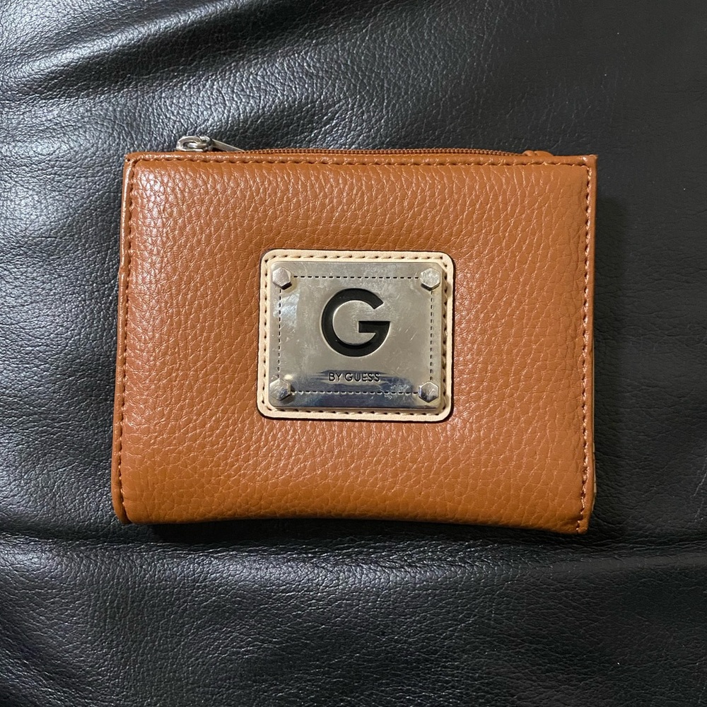 guess wallet
